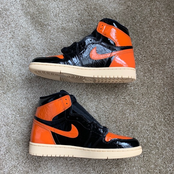 *SOLD* Air Jordan 1 Retro High OG Sneakers - Picture 4 of 8